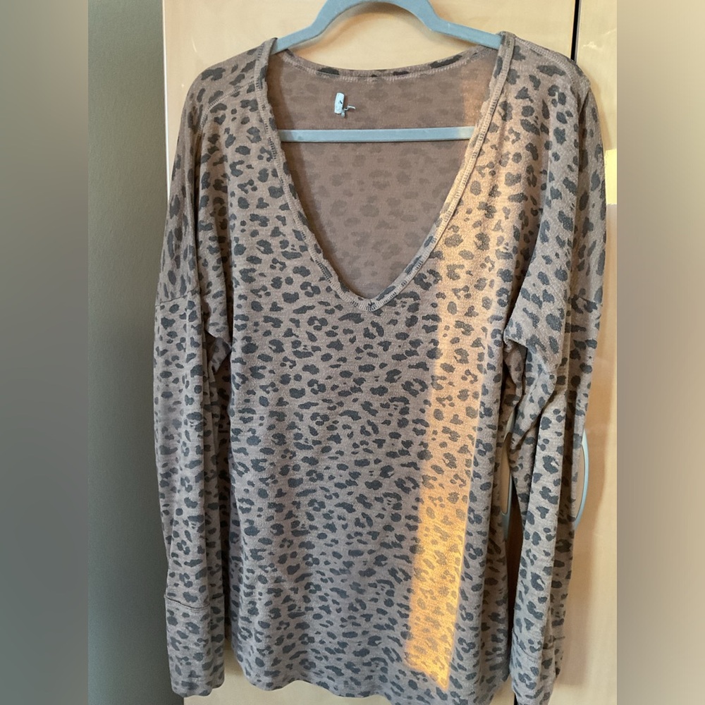 Abercrombie Leopard Soft V-Neck Women's Top